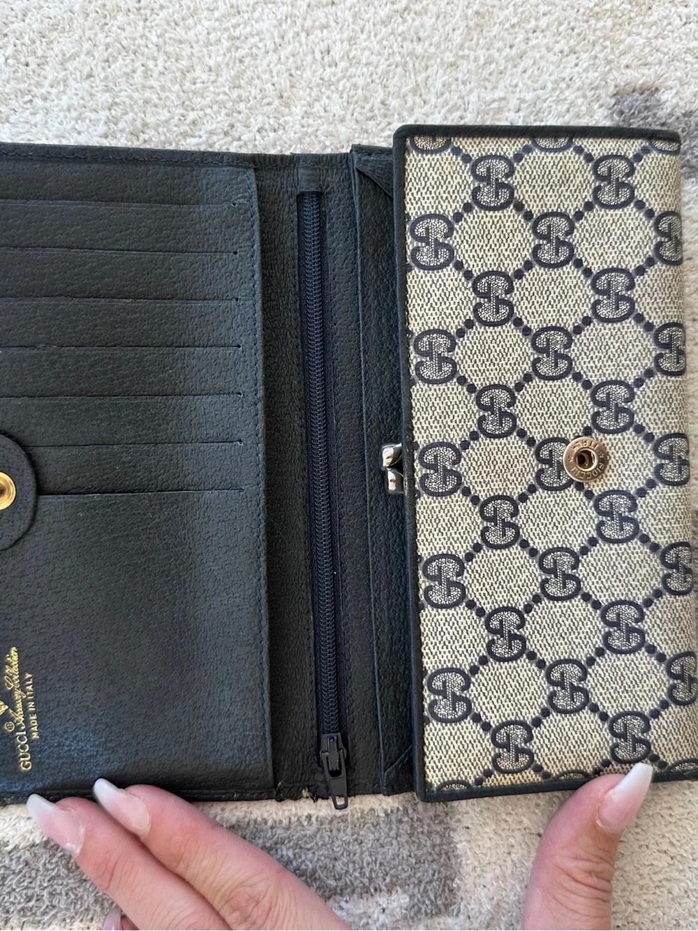 100% authentic vintage Gucci wallet